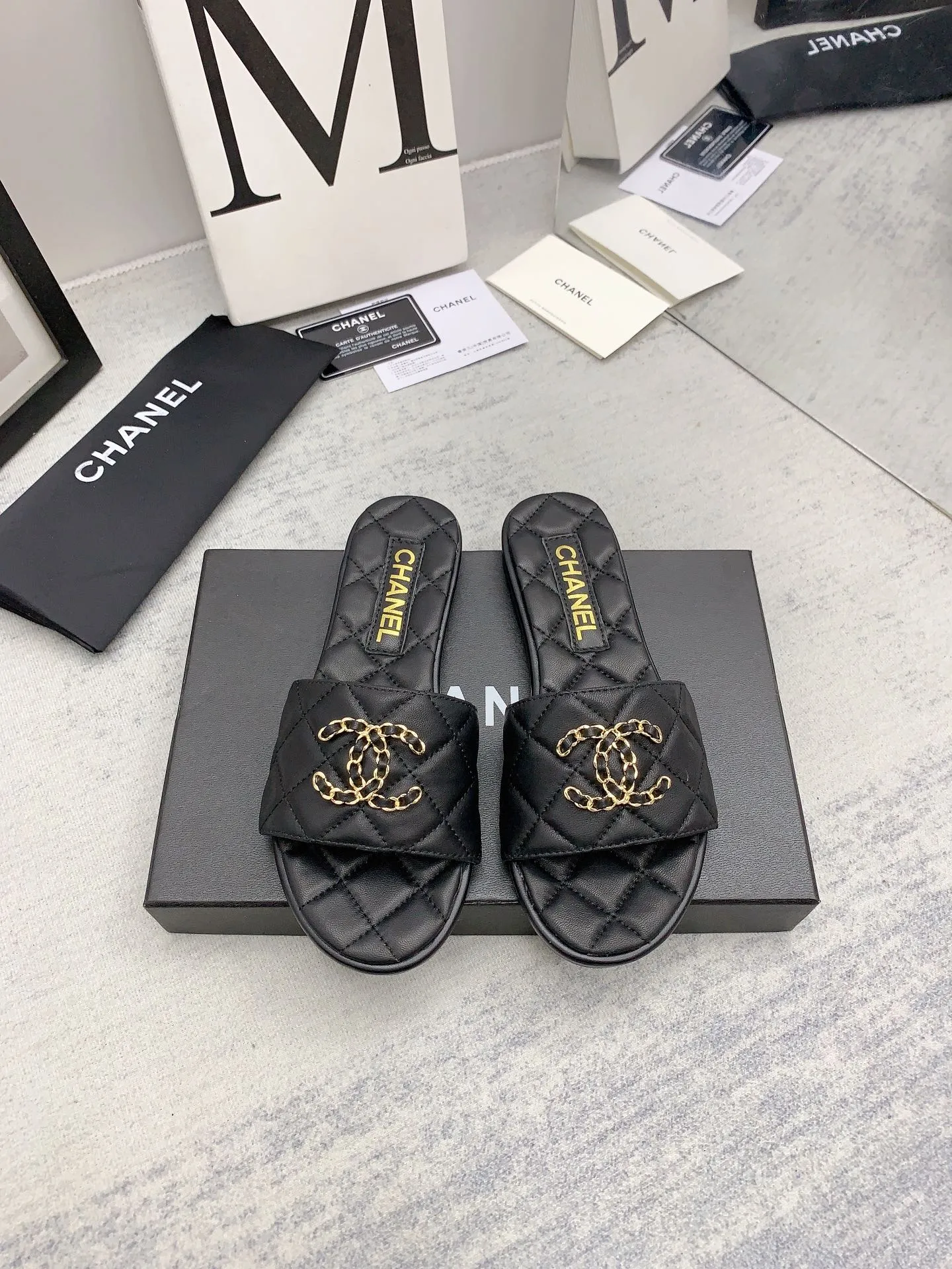 👟👟Ex-factory price 440👟👟 Women's shoes, women's clothing, women's shoes factory (higher version) [CHANEL] Chanel 2023AW super popular heavy craft hardware buckle motorcycle series💃🏻💃🏻💃🏻 ⚡️Authentic grade⚡️Top-grade version~ It is not on the same level as any version of the spot version in the domestic market. It is absolutely corresponding to the genuine product🤘🏻🤘🏻The original top-grade genuine leather sole is a real heavy craftsmanship and is OEMed by top domestic partners and costs a lot of money! There are more details, including hardware buckles, which are completely corresponding to the genuine products. You can compare them at the counter at will ✅ Upper: sheepskin ✅ Inner: imported sheepskin.. ✅ Outsole: genuine leather ✅ Heel height: flat ✅ Size: 35 to 40